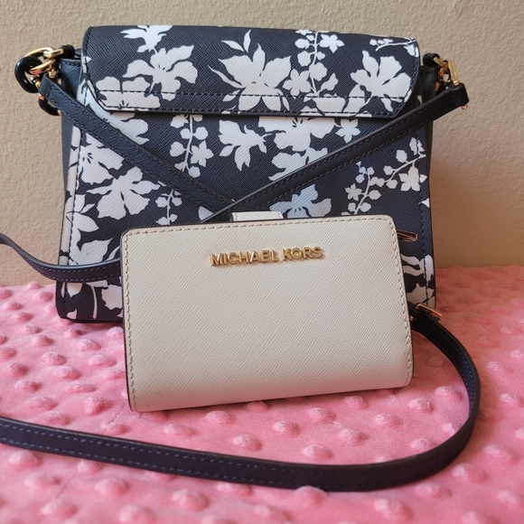 Michael Kors crossbody bag and wallet - Picture 5 of 13